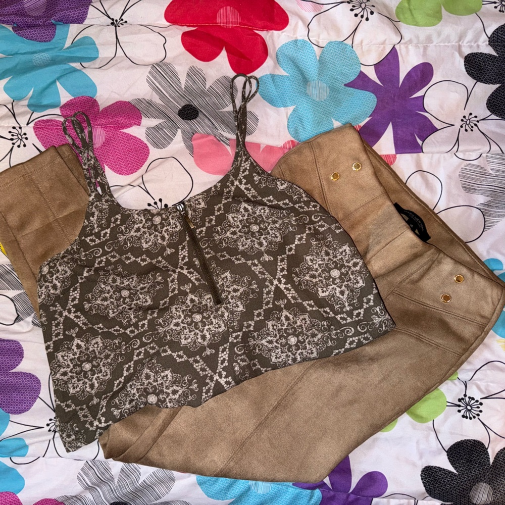 4. Bundle Zipper Accent Tank, Faux Suede Pants , XS